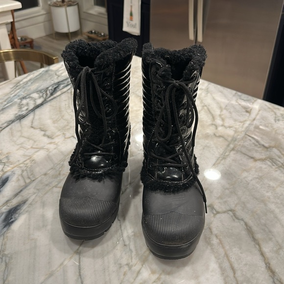 Hunter Rain/Snow shearling Patent boots - Picture 2 of 9